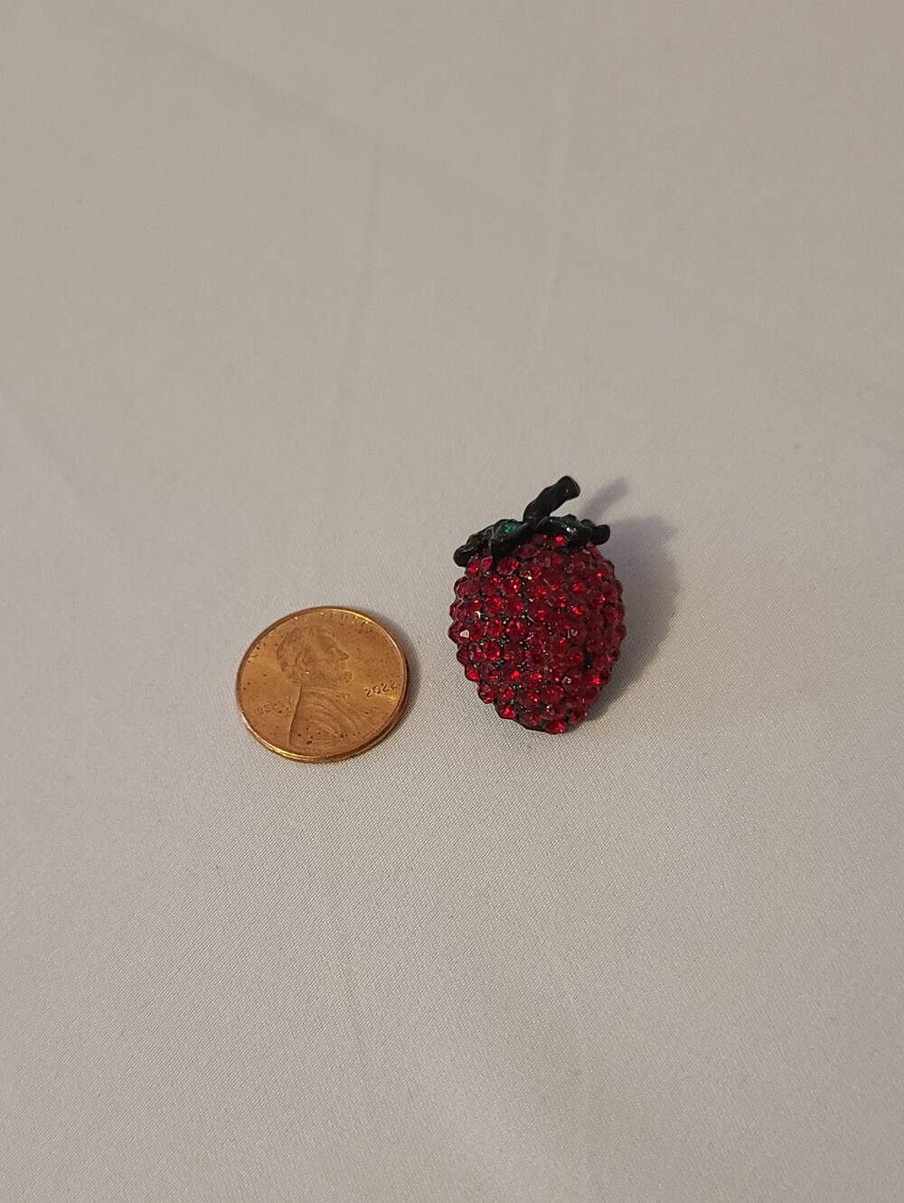 Small Strawberry Pin - Picture 9 of 9